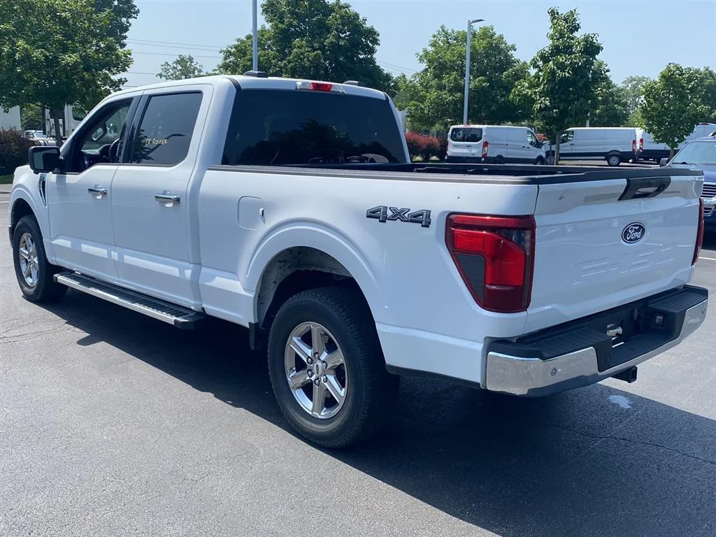 Used 2024 Oxford White Ford XLT image 8
