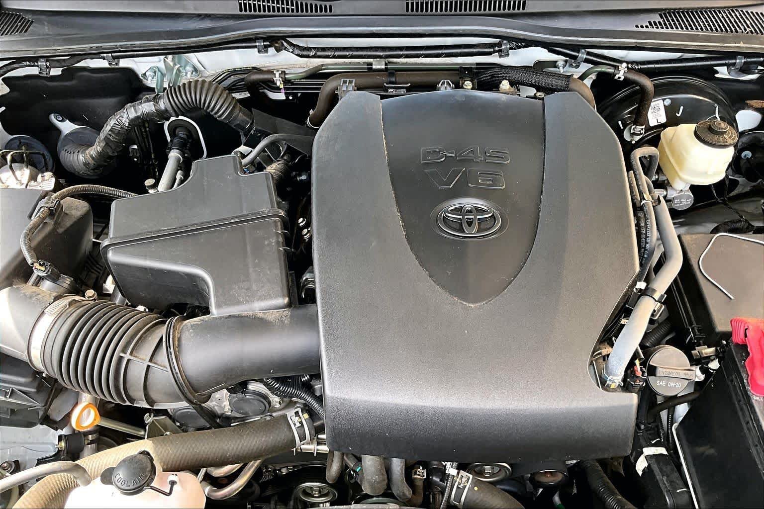 Used 2021 Super White Toyota SR5 image 33