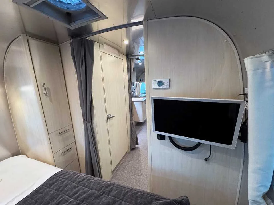 Used 2021 SILVER AIRSTREAM  image 25
