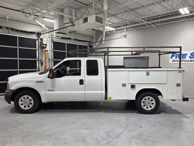 Used 2006 White Ford XL image 4