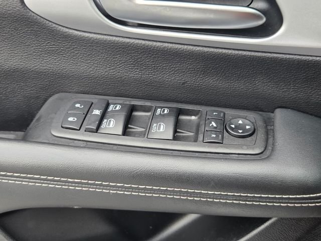 Used 2025 White Chrysler Limited image 30