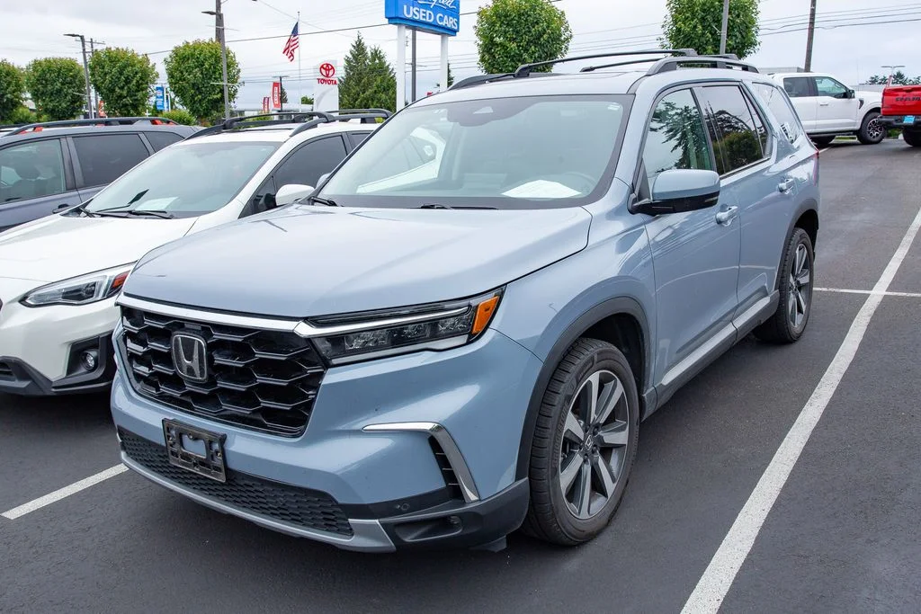 Certified Used 2024 Sonic Gray Pearl Honda Touring image 3