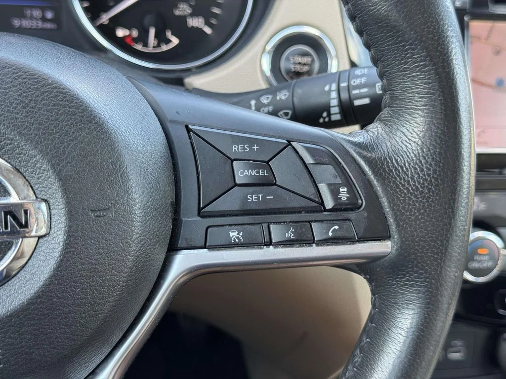 Used 2018 Green Nissan SL image 23