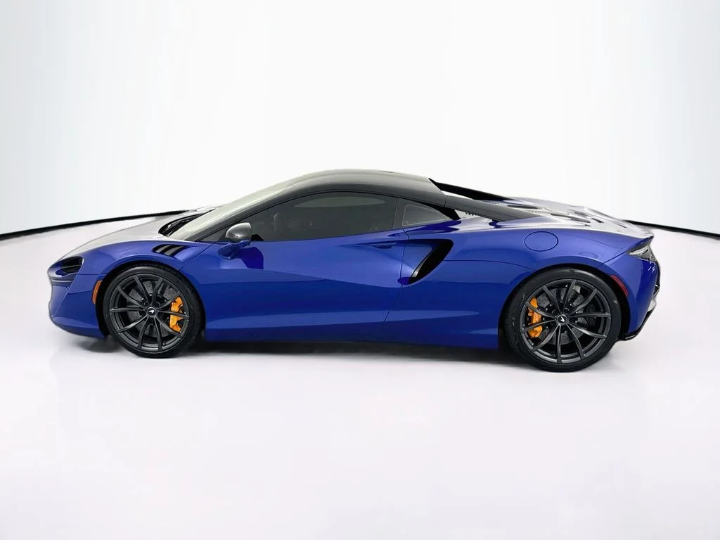 Used 2023 Blue McLaren  image 8
