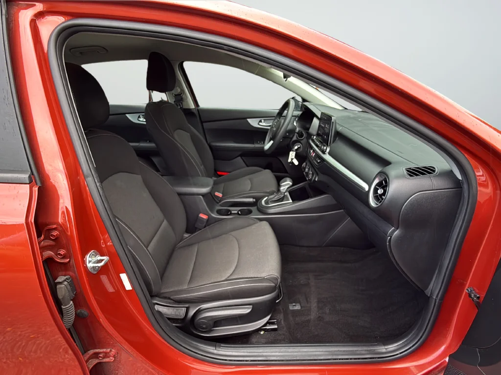 Used 2023 Red Kia LXS image 26