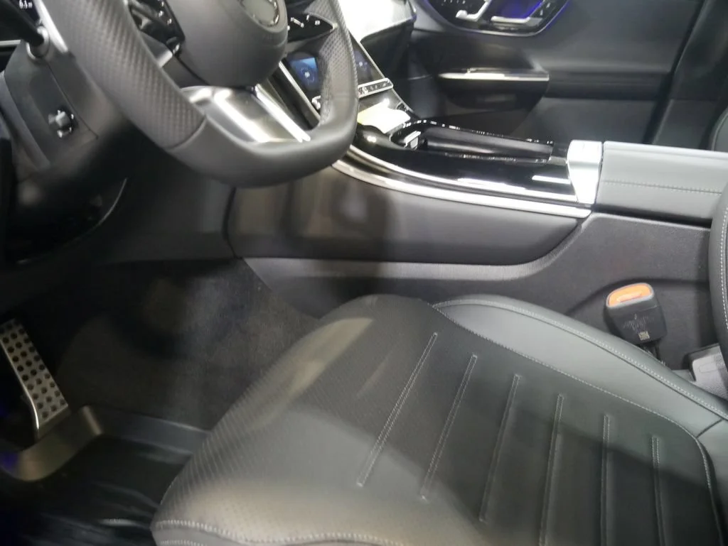 New 2026 Black Mercedes-Benz GLC 300 image 18