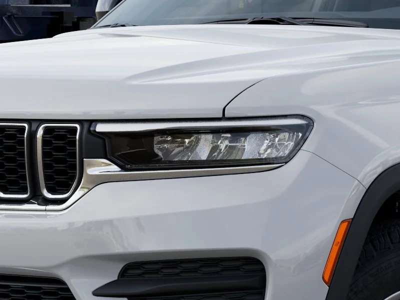 New 2026 Bright White Clear-Coat Exterior Paint Jeep Laredo X image 6