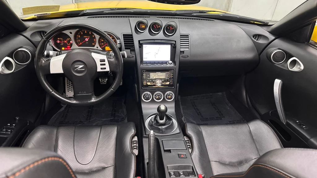 Used 2005 Yellow Nissan Touring image 29