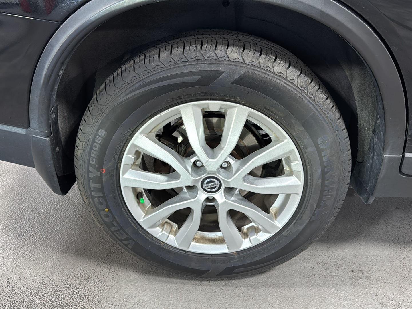 2018 Nissan Rogue SV - Photo 16
