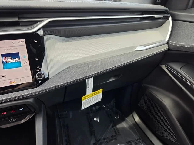 New 2026 Bright White Clear-Coat Exterior Paint Jeep Laredo image 27