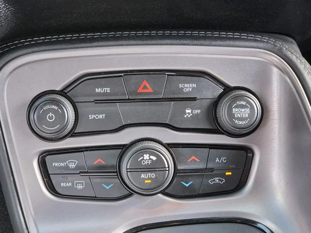 Used 2023 White Dodge SXT image 17