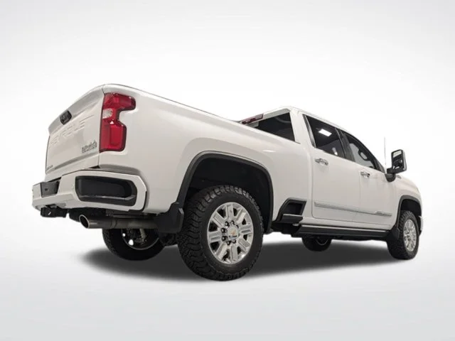 Used 2024 Beige Chevrolet High Country image 8