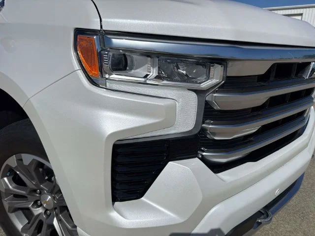 Used 2024 Beige Chevrolet High Country image 2