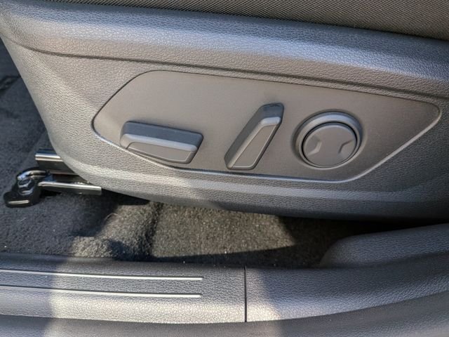 New 2026 Glacial White Pearl Kia LX image 21