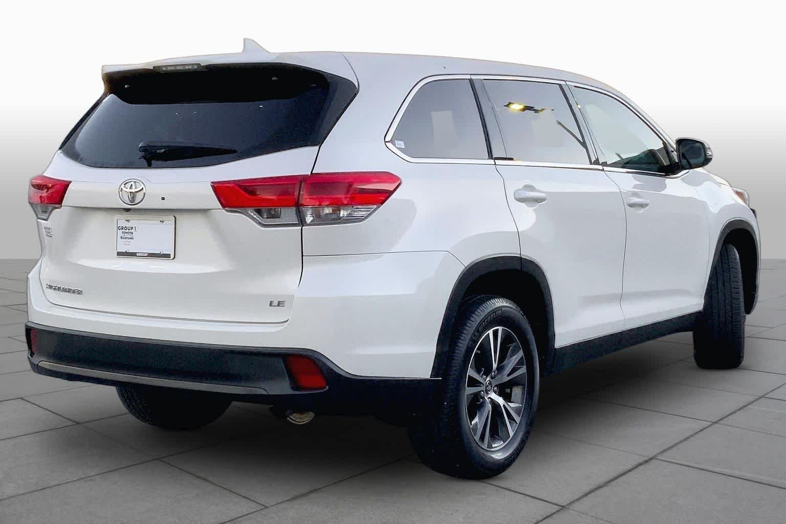 Used 2019 Blizzard Pearl Toyota LE Plus image 12