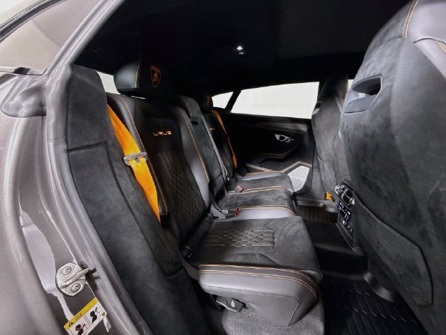 Used 2023 Gray Lamborghini Performante image 29