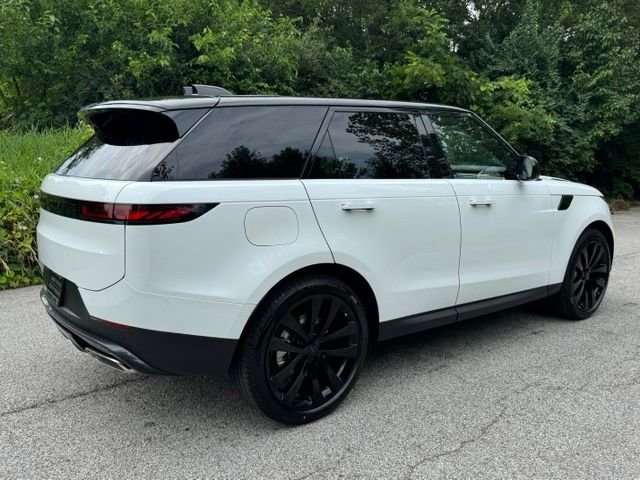 New 2026 Fuji White Land Rover SE image 5