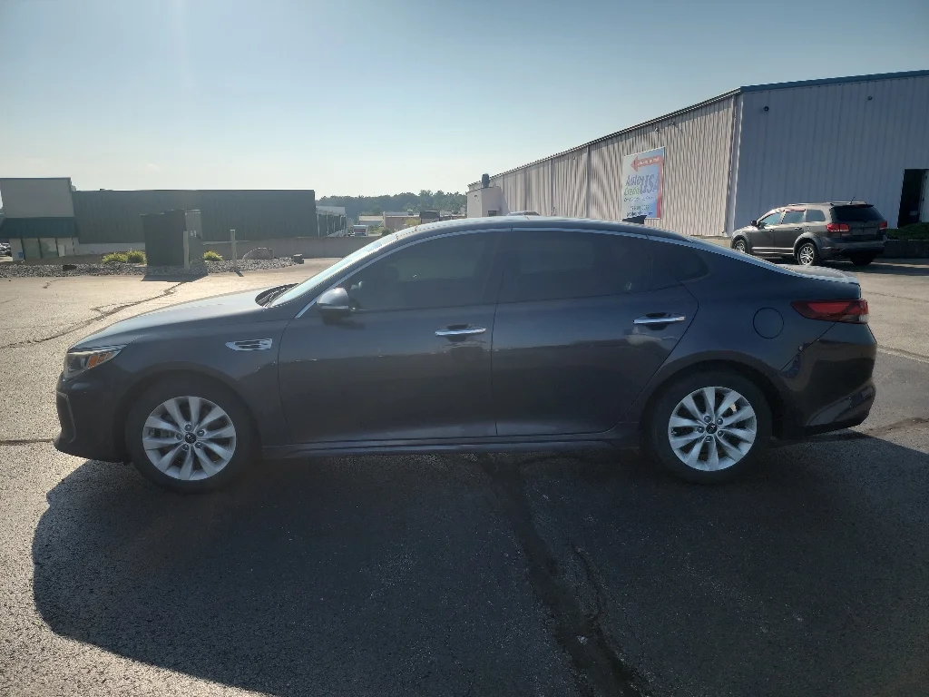 Used 2018 Platinum Graphite Kia S image 8