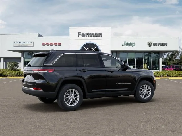 New 2026 Diamond Black Crystal Pearl-Coat Exterior Paint Jeep Laredo X image 31