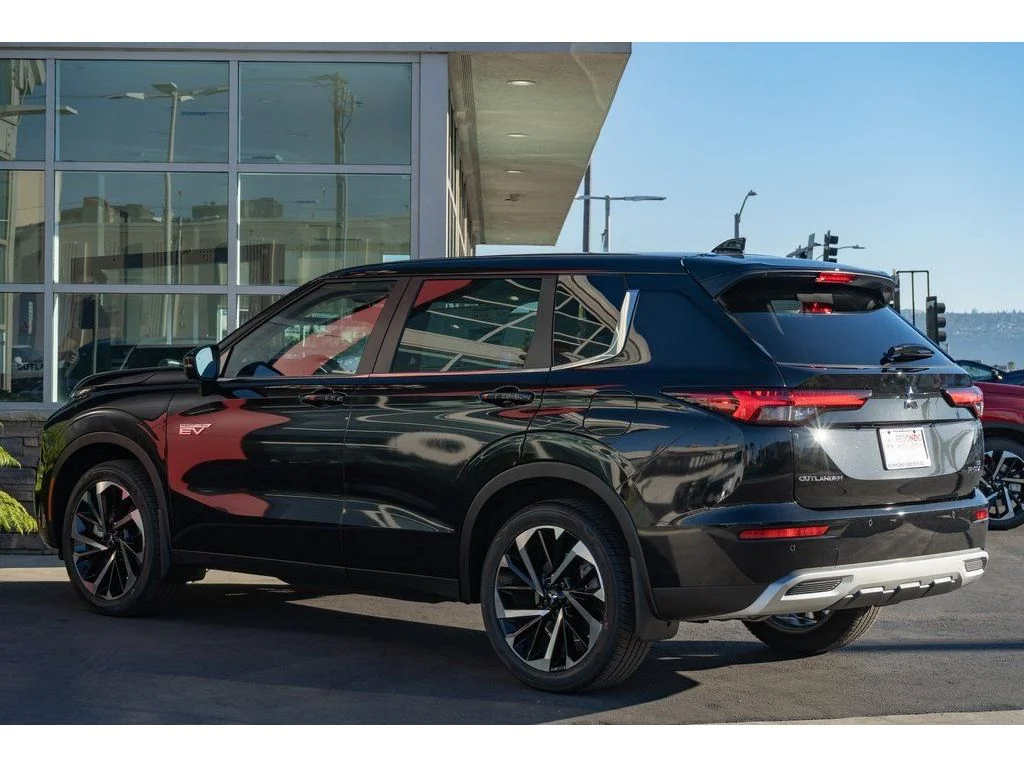 2025 Mitsubishi Outlander Plug-in Hybrid SE - Photo 8