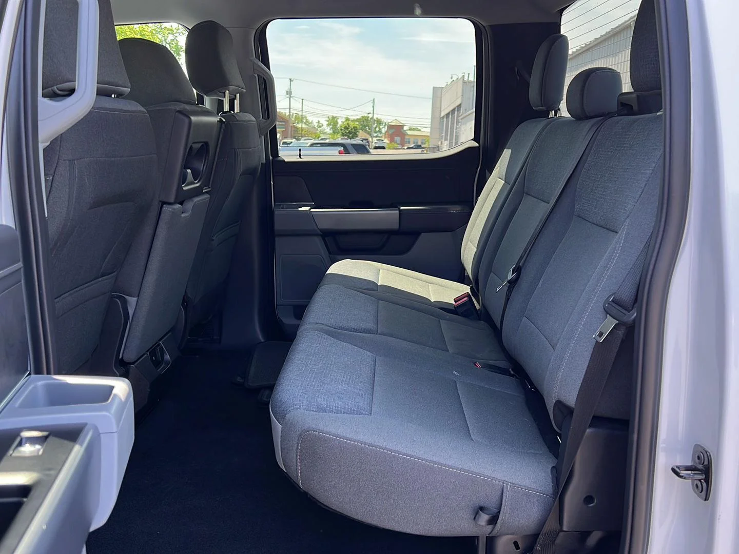 Used 2025 Oxford White Ford XLT image 21