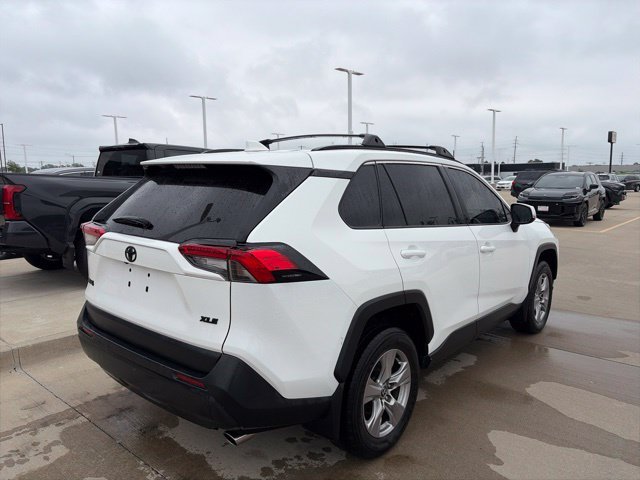 Used 2025 White Toyota XLE image 7