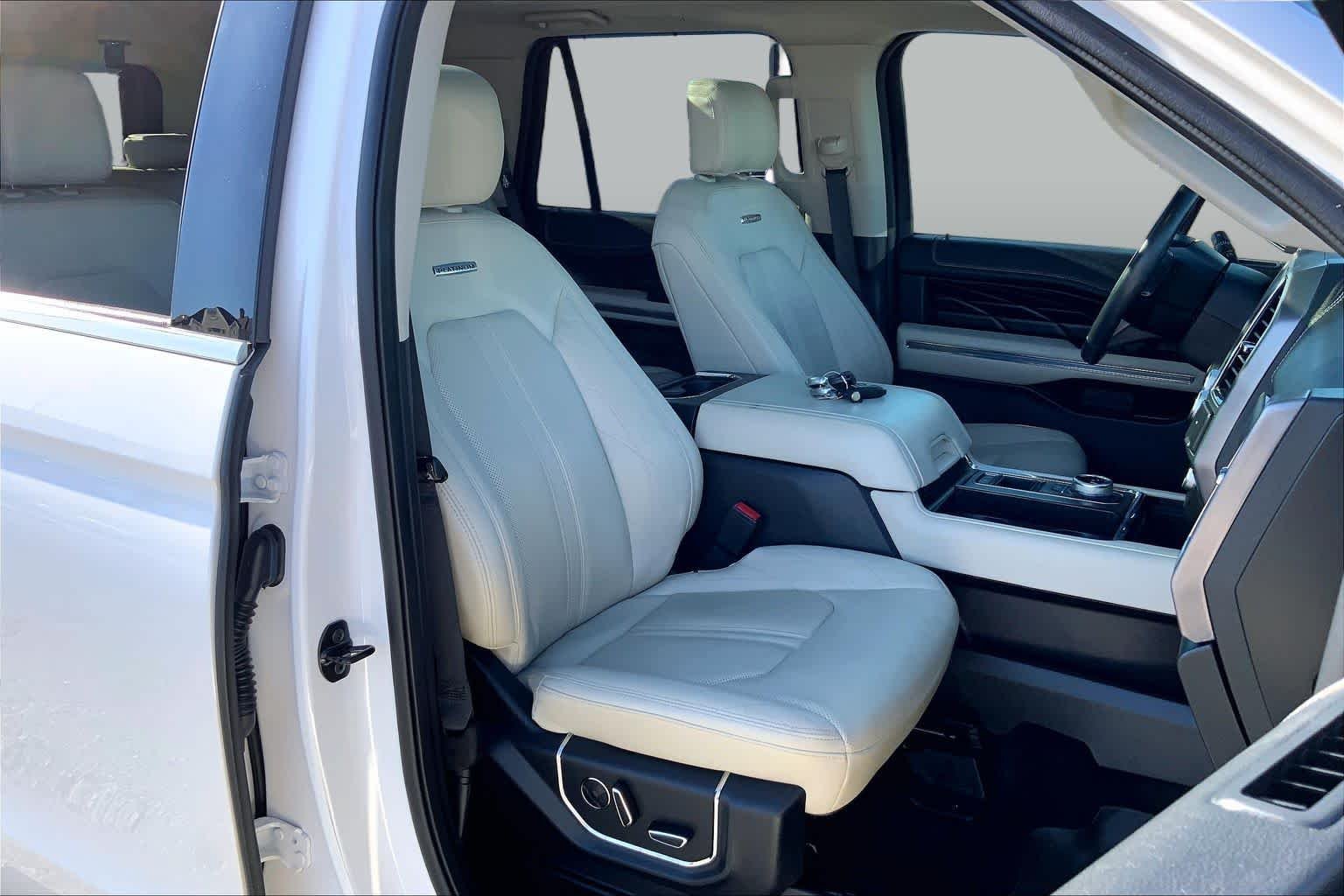 Used 2018 White Platinum Metallic Tri-Coat Ford Platinum image 8