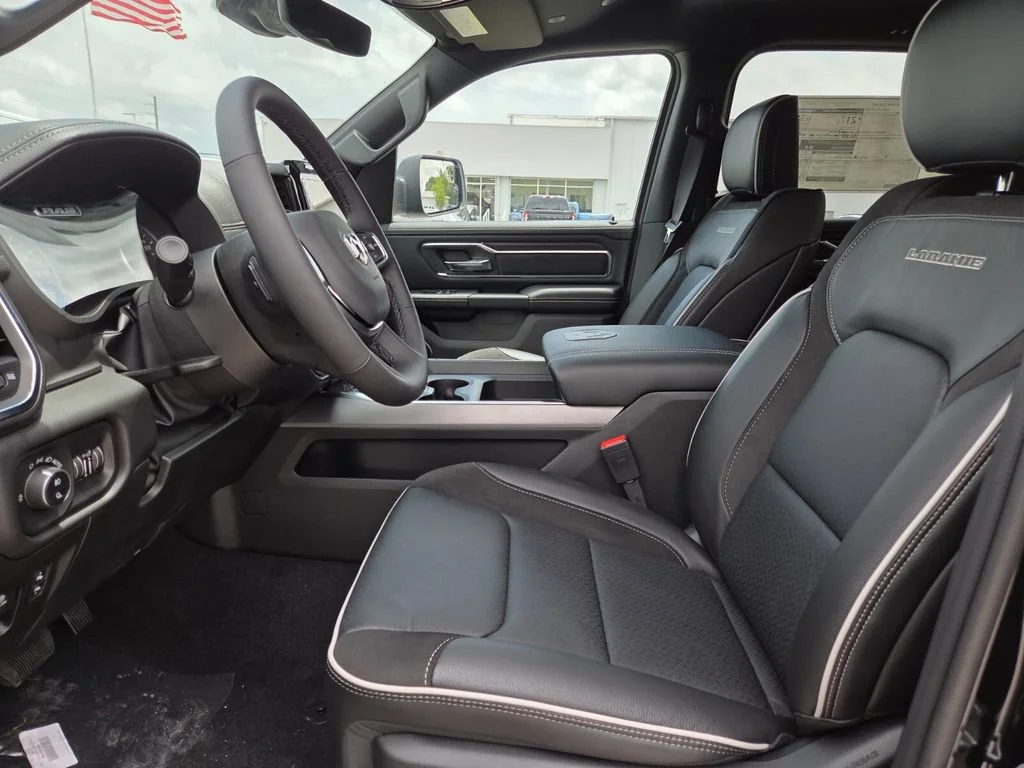 New 2026 Diamond Black Crystal Pearl-Coat Exterior Paint RAM Laramie image 13
