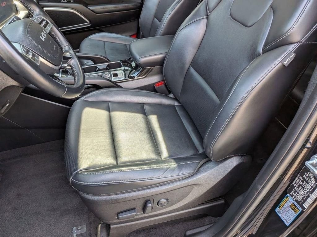 Used 2024 Black Kia S image 25