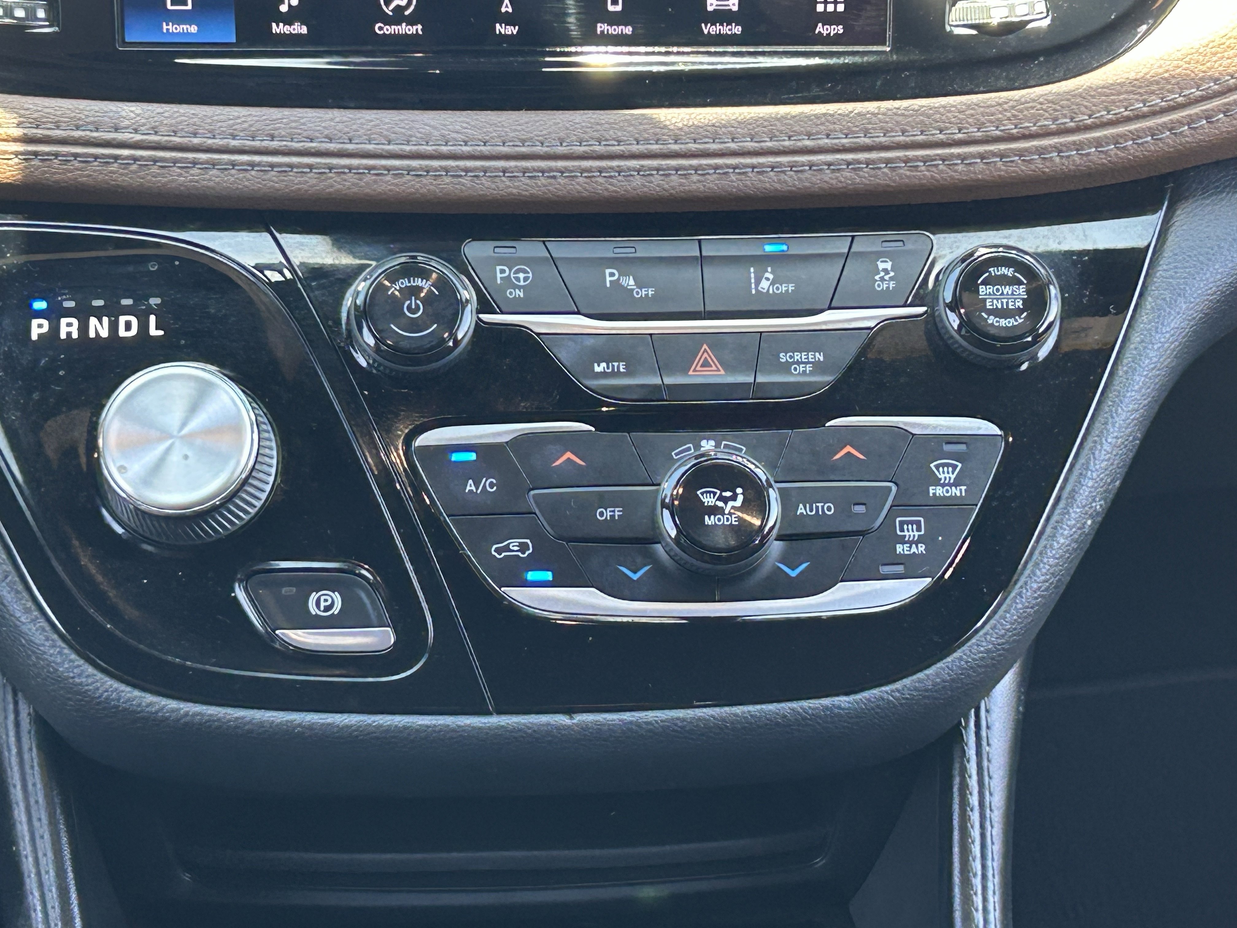 Used 2021 Ocean Blue Metallic Chrysler Hybrid Limited image 21