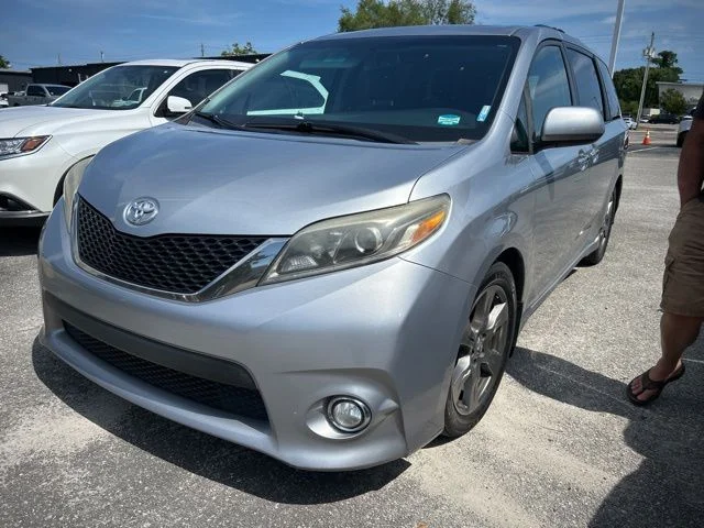 Used 2017 Silver Toyota SE Premium image 1