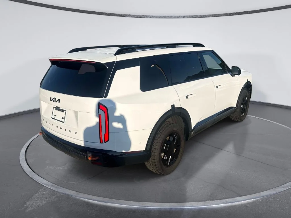 Used 2027 White Kia X-Pro SX-Prestige image 7