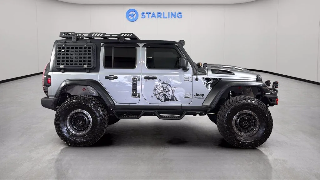Used 2021 Silver Jeep Unlimited Willys image 12