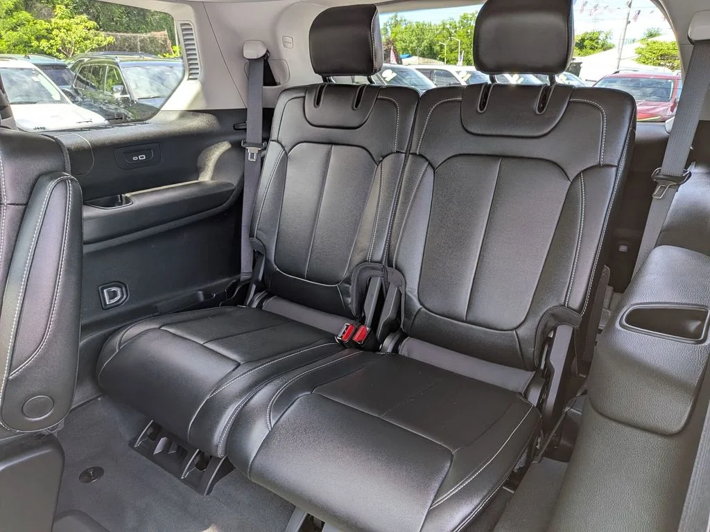 Used 2023 White Jeep Limited image 28