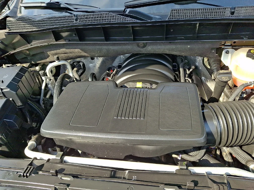 Used 2025 Onyx Black GMC SLT image 30