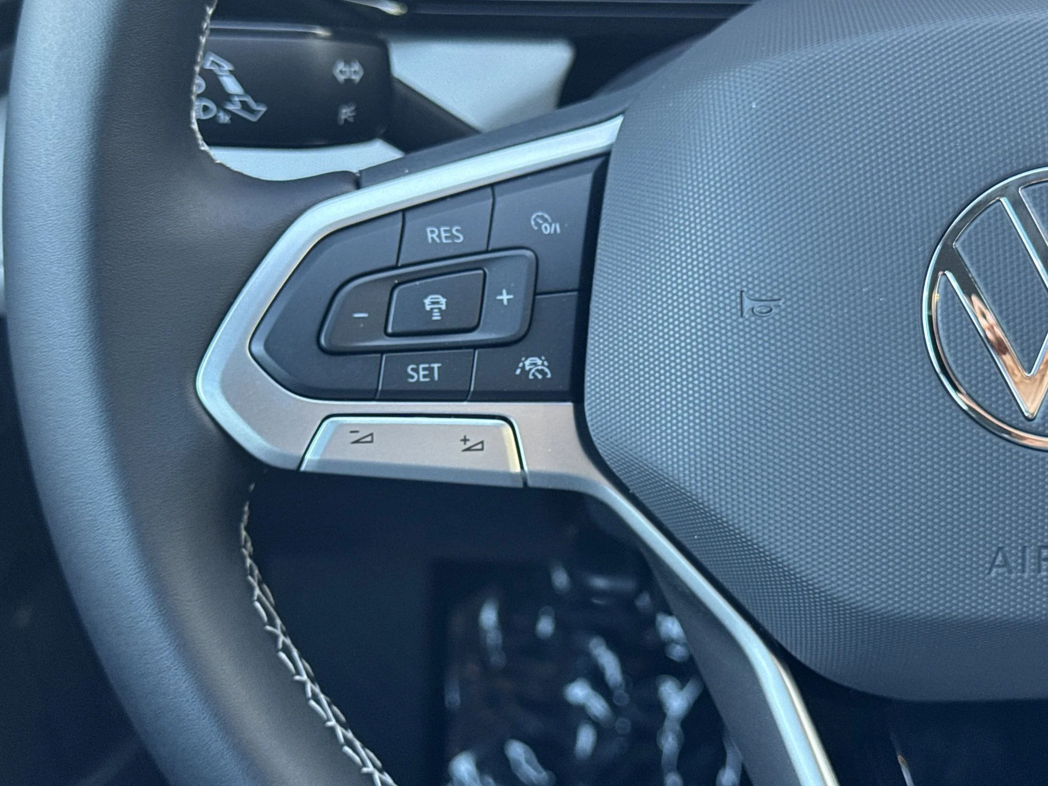 New 2027 Monterey Blue Pearl Volkswagen S image 18