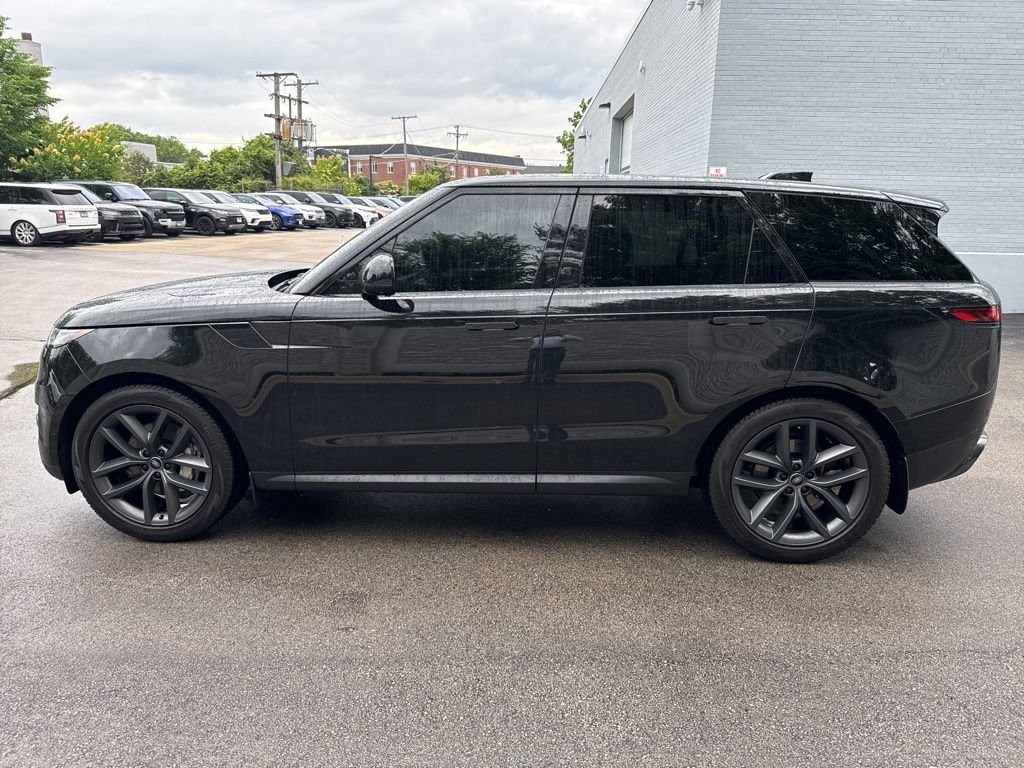 Used 2024 Black Land Rover SE image 3