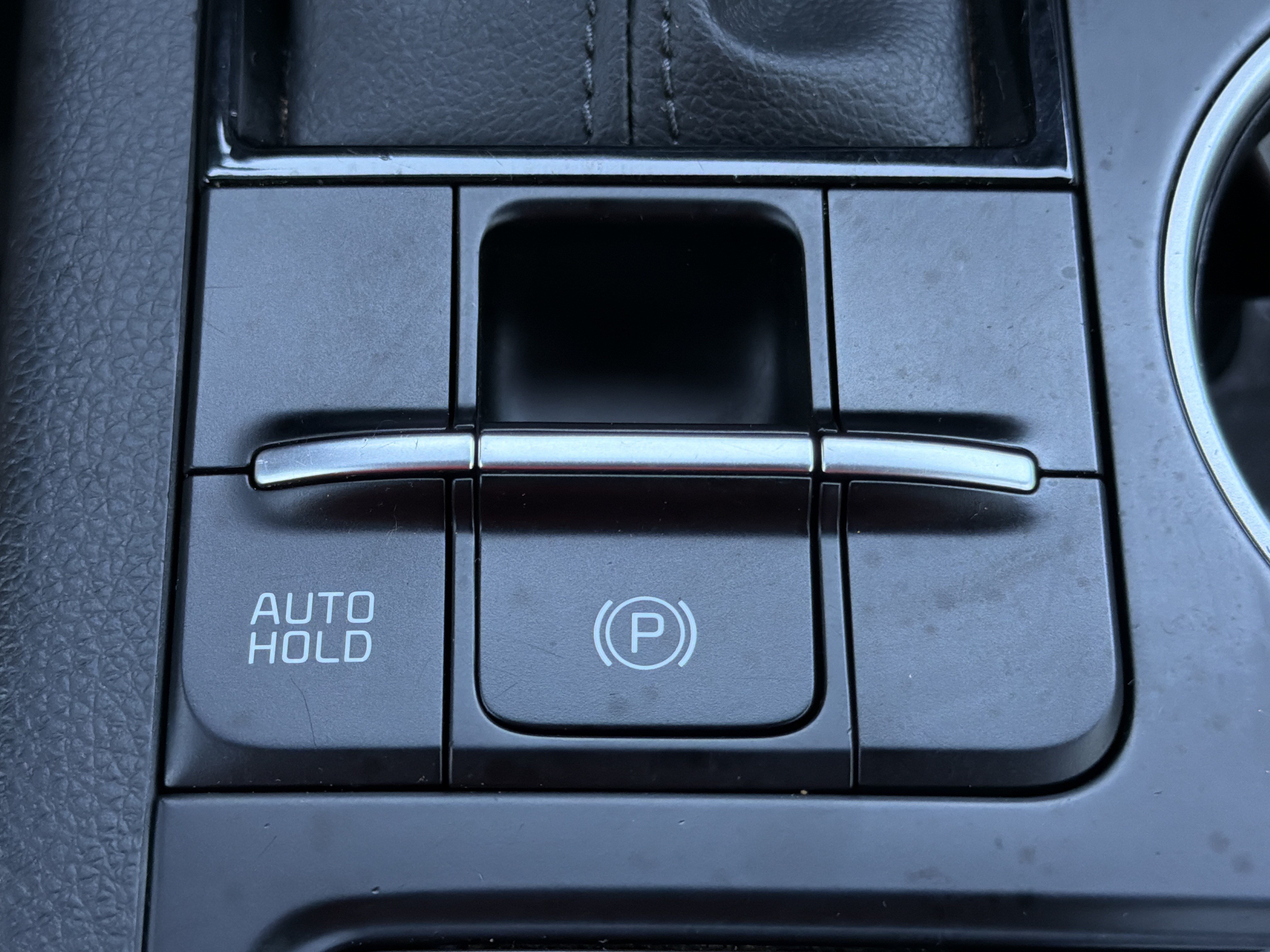 Used 2023 Glacial White Pearl Kia GT-Line image 8