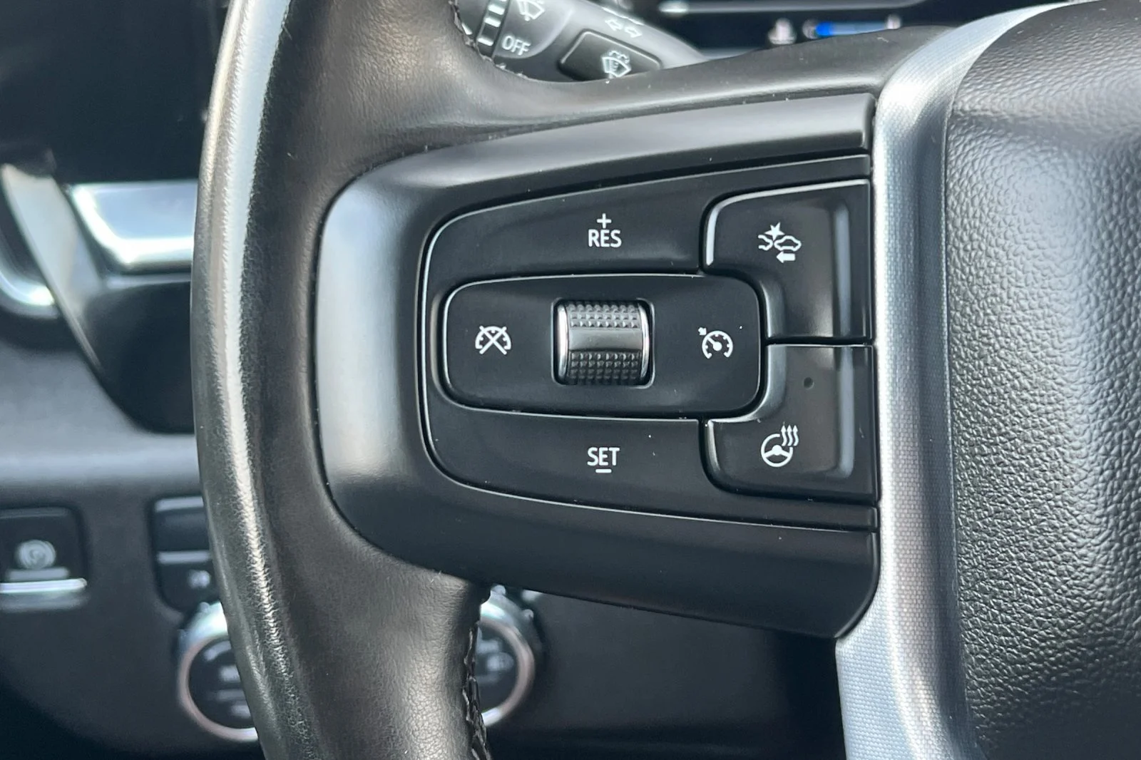 Used 2024 Downpour Metallic GMC SLT image 25
