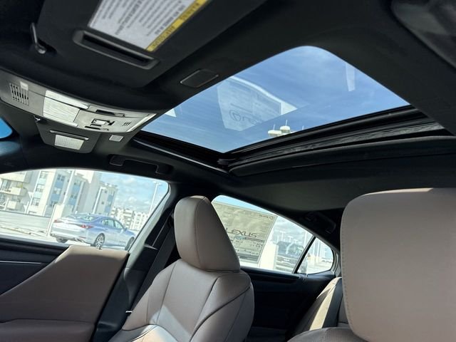 2025 Lexus ES 350 - Photo 22