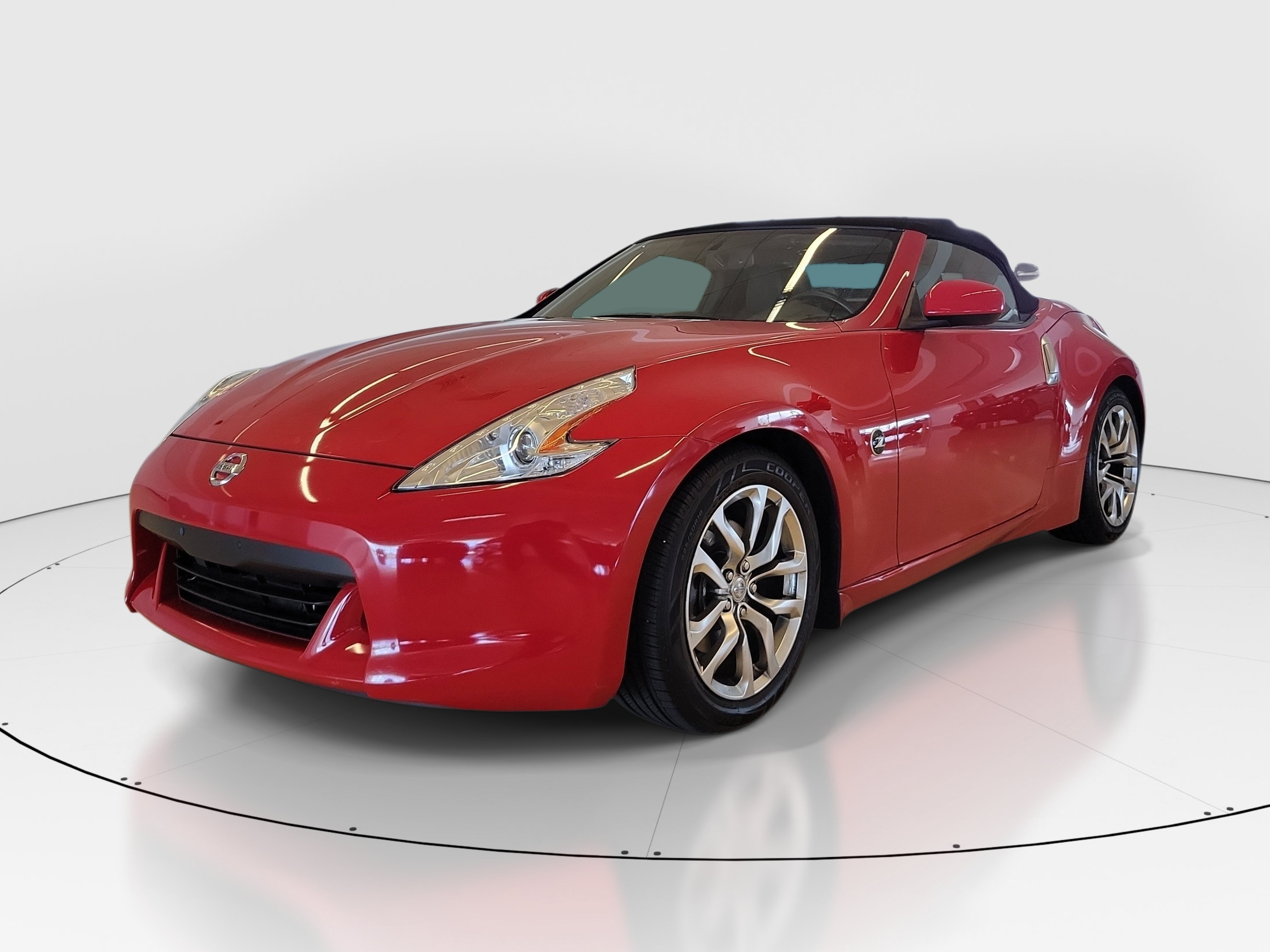 Used 2010 Solid Red Nissan Touring image 5