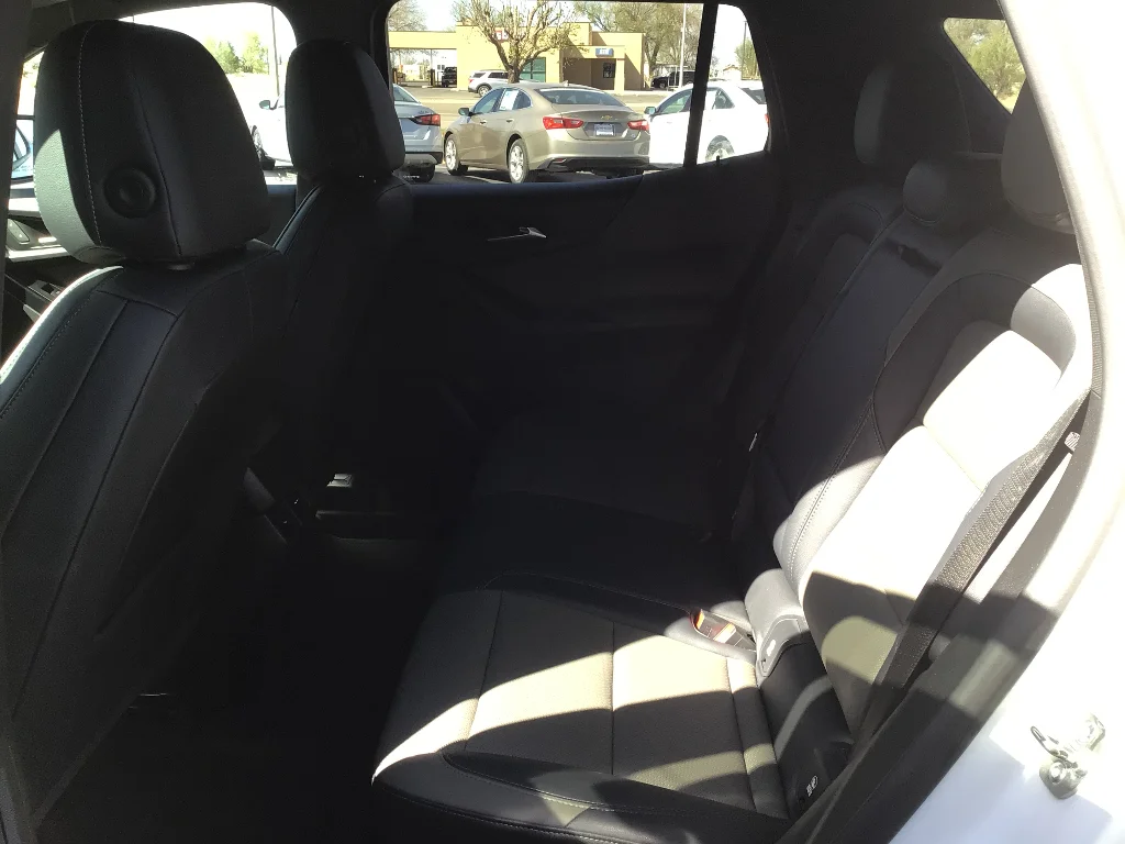 Used 2025 Summit White Chevrolet LT image 8