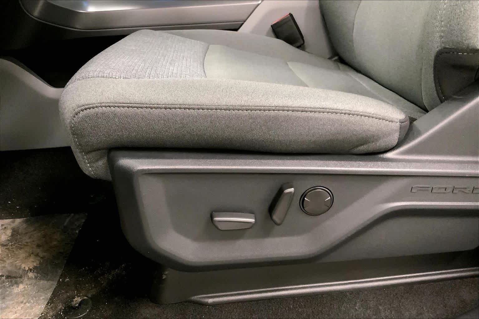 New 2026 Agate Black Metallic Ford XLT image 19