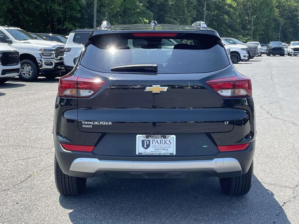 Used 2025 Black Chevrolet LT image 7