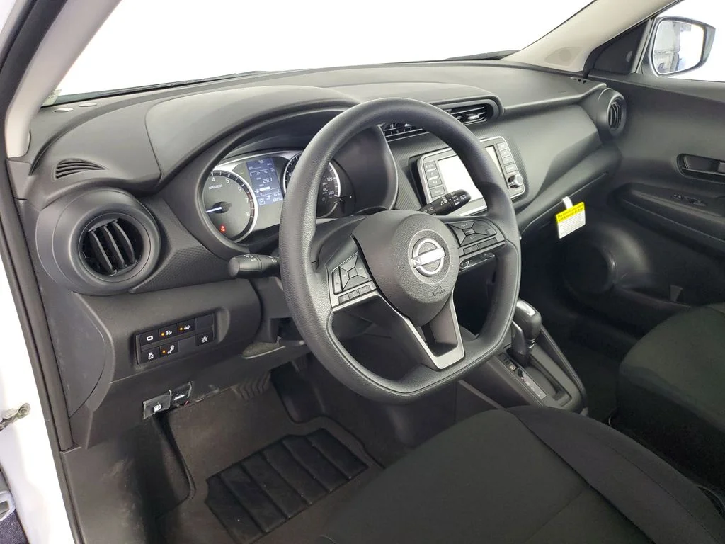 2025 Nissan KICKS PLAY Base - Photo 11