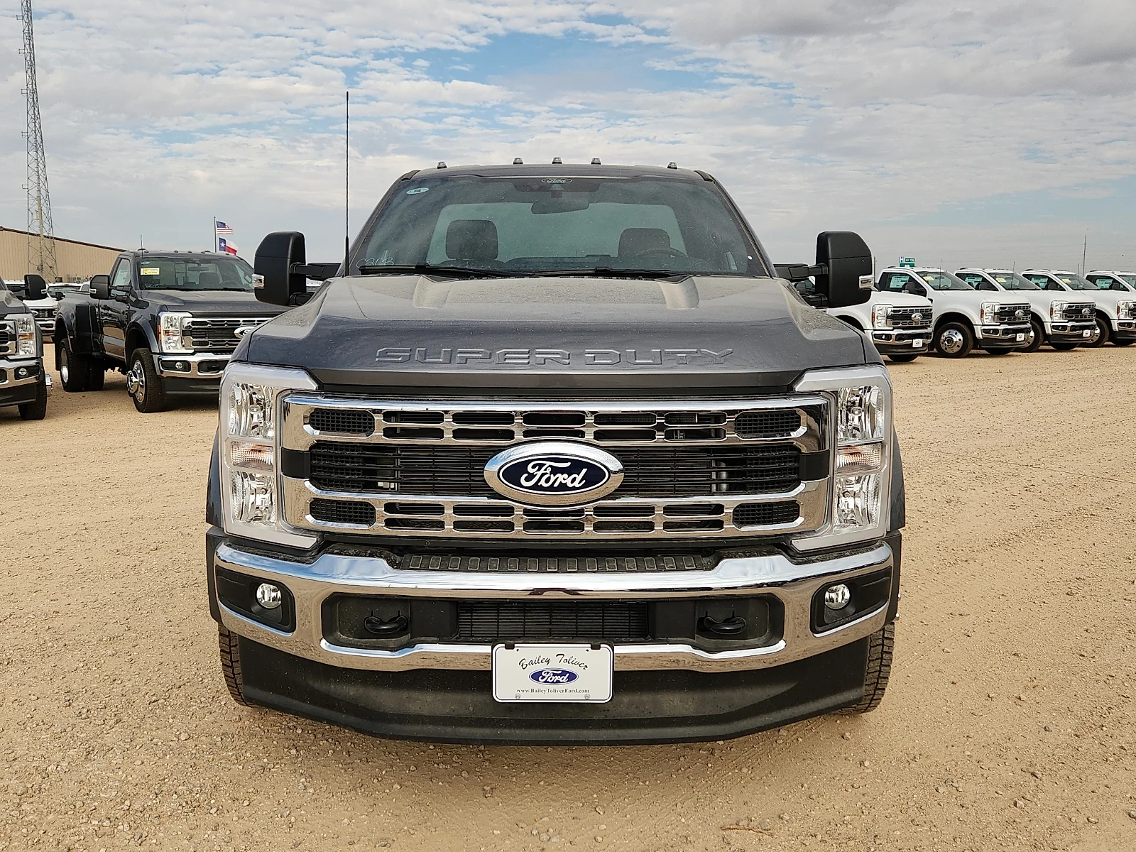 New 2027 Carbonized Gray Metallic Ford XLT image 2