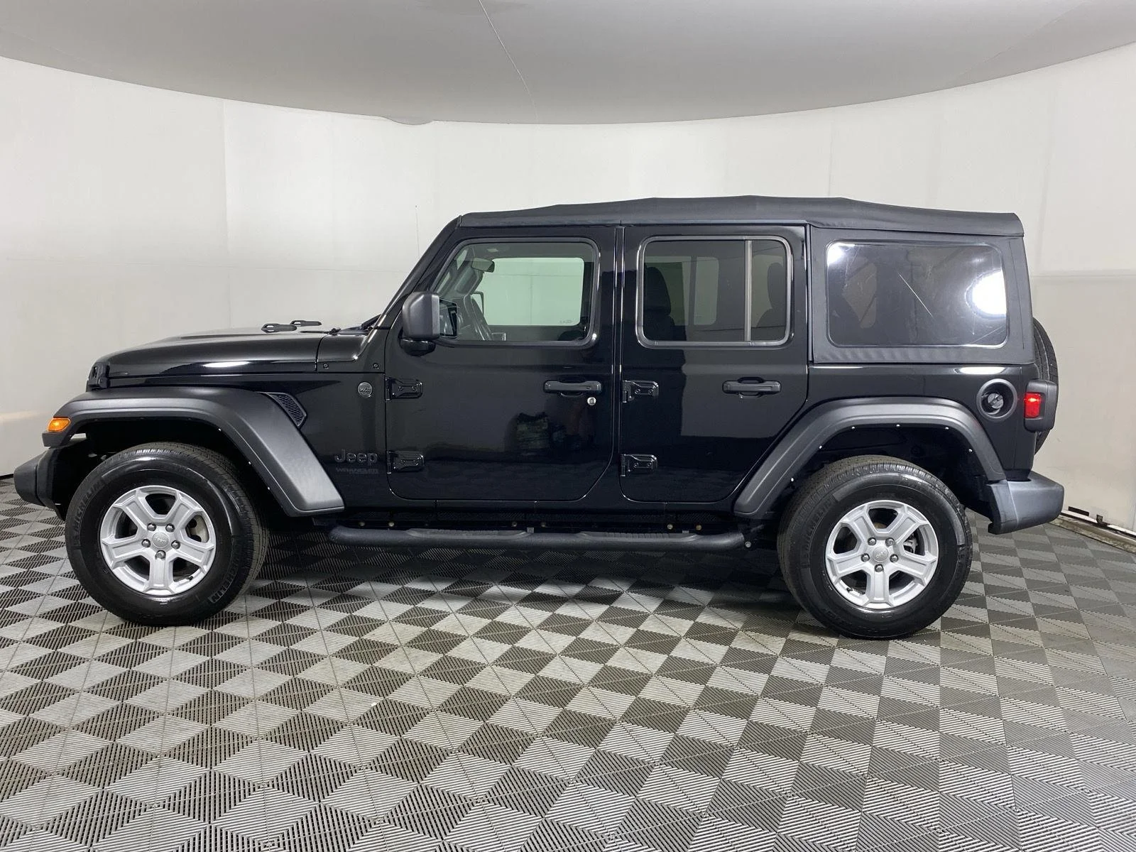 Used 2022 Black Clearcoat Jeep Unlimited Sport S image 20