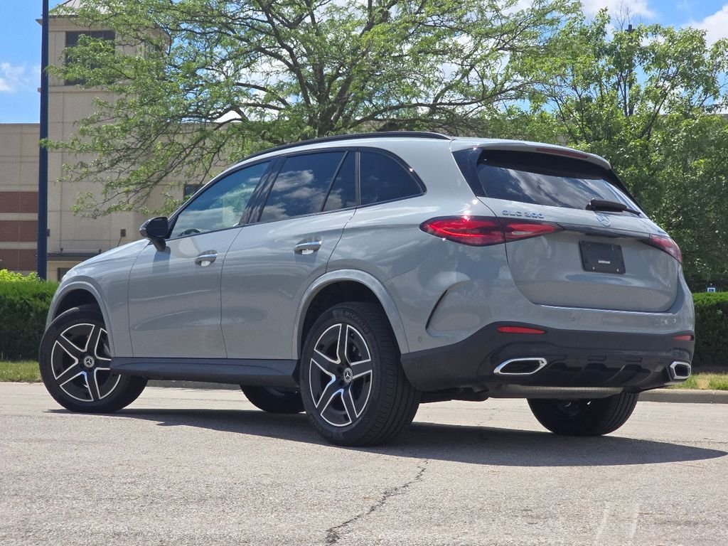 Used 2026 Alpine Grey Mercedes-Benz GLC 300 image 16