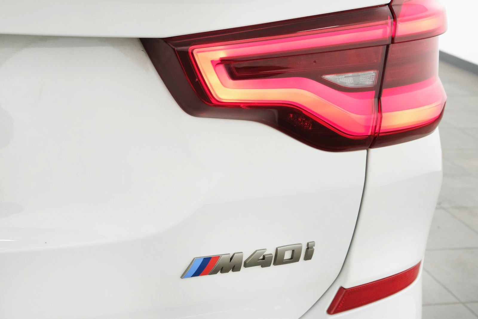 Used 2019 Alpine White BMW M40i image 5