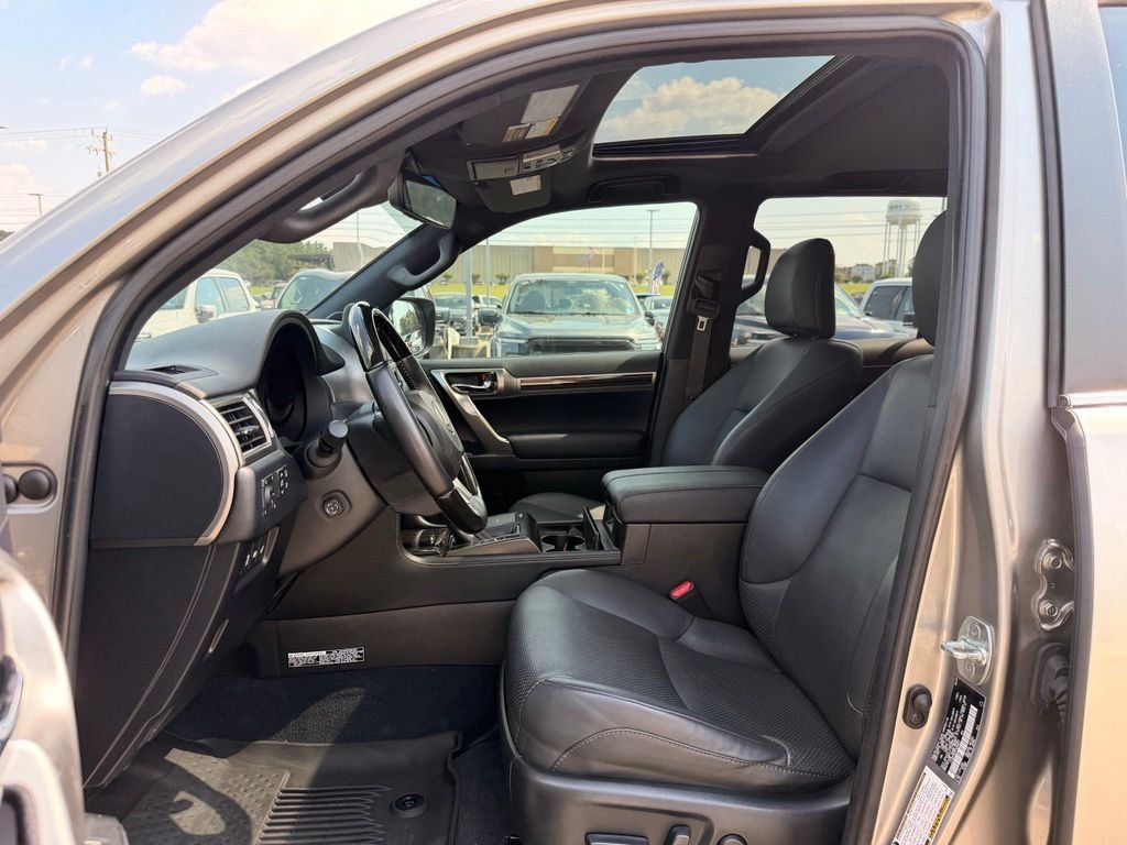 Used 2023 Atomic Silver Lexus 460 Luxury image 9